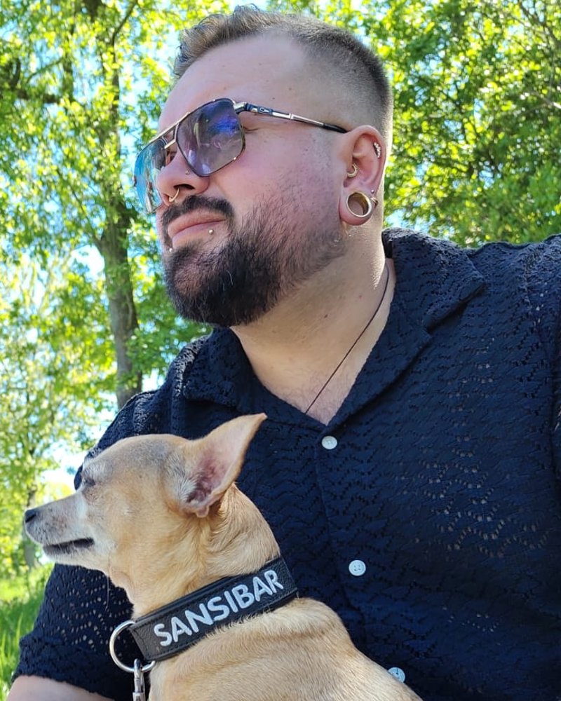 Marvin mit Toby auf dem Arm